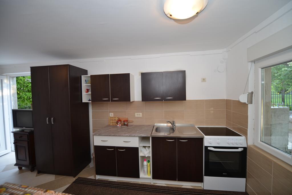 Apartments Simonovic Tivat Bagian luar foto