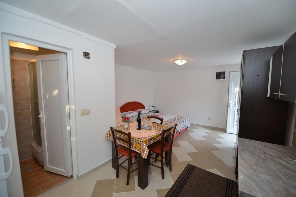 Apartments Simonovic Tivat Bagian luar foto