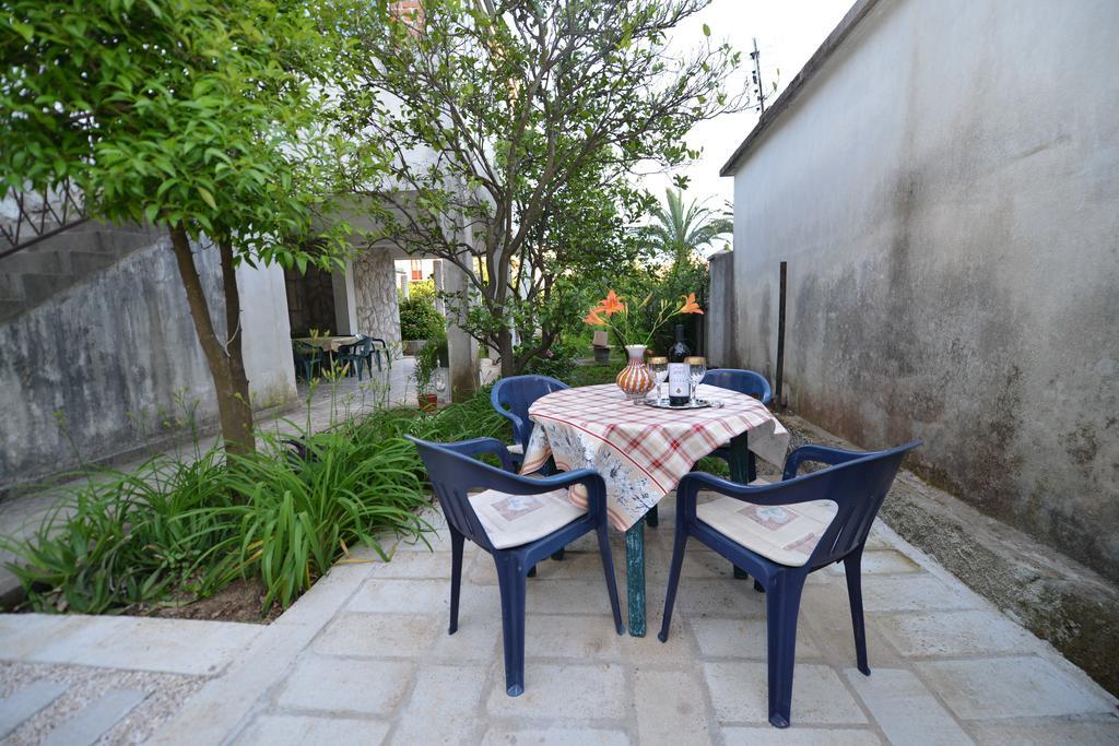 Apartments Simonovic Tivat Bagian luar foto